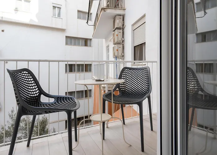Stunning Cozy Apartment In Athens